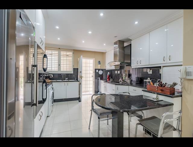 3 BEDROOM APARTMENT FOR SALE IN MORNINGSIDE